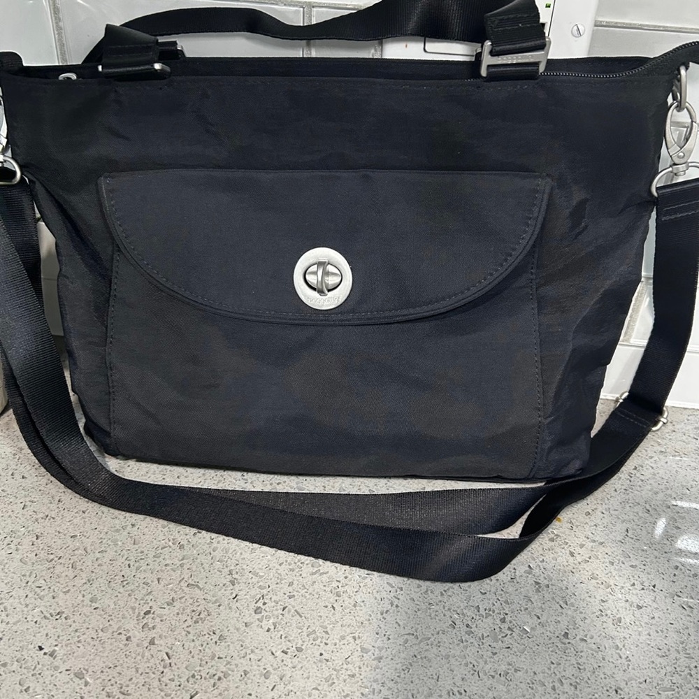 Baggallini Messenger Bag Purse Hobo Crossbody